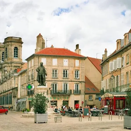 Appartement Au Centre-Ville Avec Cour Langres Extérieur photo